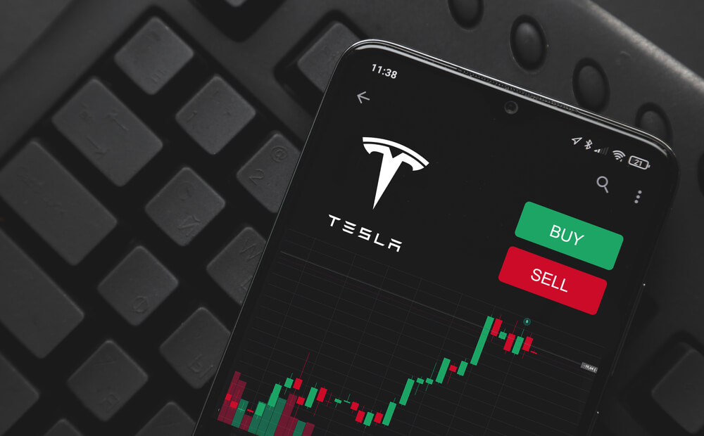 Кому и что прищемила Tesla